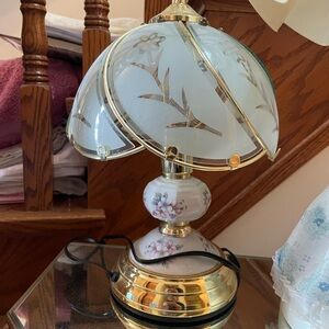 Elegant Floral Table Lamp with Gold Accents